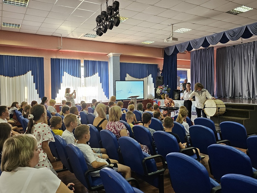 Концерт в честь Дня России в летнем лагере
